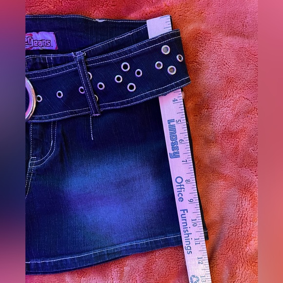 Stretch Denim Short-Shorts w/Denim Belt - Picture 11 of 16